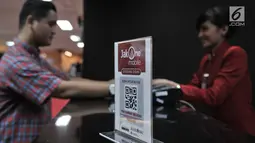 Suasana pelayanan samsat digital (e-Samsat) di Polda Metro Jaya, Jakarta, Senin (26/3). Pembayaran dapat dilakukan secara nontunai via JakOne Mobile dan kartu debit Bank DKI serta bank lain yang mendukung layanan e-Samsat. (Merdeka.com/Iqbal S. Nugroho)