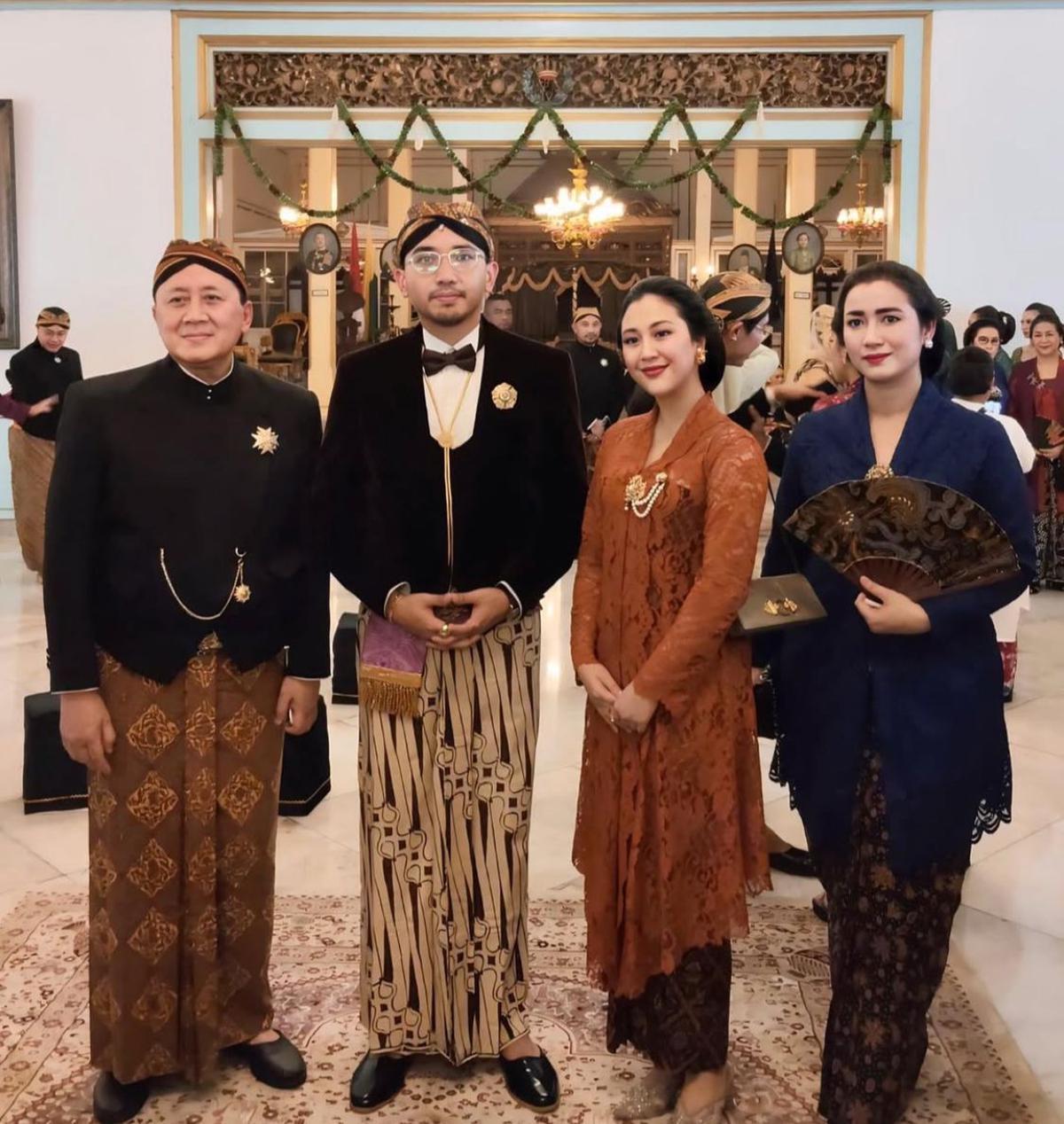 5 Potret Sherina Munaf Pakai Kebaya Hadiri Jumenengan Mangkunegara X, Makna di Balik Kehadirannya