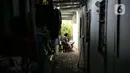 Aktivitas warga di kawasan Kampung Akuarium, Jakarta, Selasa (17/2/2021). Peningkatan jumlah penduduk miskin Indonesia karena penurunan pendapatan yang dialami oleh hampir seluruh lapisan masyarakat akibat pandemi corona COVID-19. (Liputan6.com/Faizal Fanani)