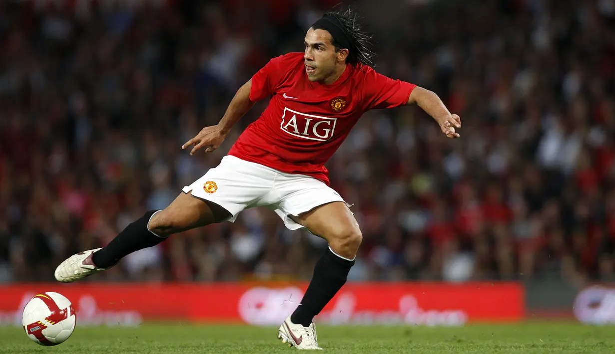 2. Carlos Tevez -  Bergabung pada rentang 2007 hingga 2009, Tevez cukup banyak tampil bersama skuat Setan Merah. Penyerang asal Argentina mencatatkan 99 penampilan dan menyumbang 34 gol. (AFP/Paul Ellis)