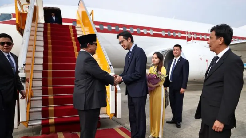 Presiden Terpilih sekaligus Menteri Pertahanan Prabowo Subianto tiba di Vietnam, Jumat (13/9) (@kemhanri)