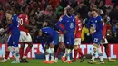 Para pemain Chelsea bereaksi setelah peluit akhir pertandingan sepak bola Liga Inggris melawan Nottingham Forest di City Ground, Nottingham, Inggris, 1 Januari 2023. Pertandingan berakhir imbang dengan skor 1-1. (AP Photo/Rui Vieira)