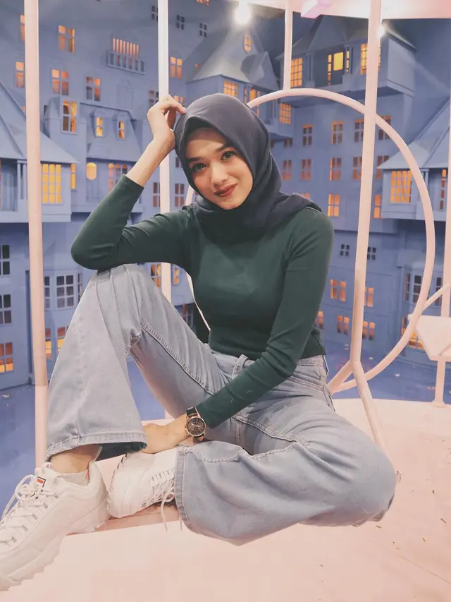 Jadi Istri Tersakiti di FTV Suara Hati Istri, Ini 6 Pesona Arida Nuraini