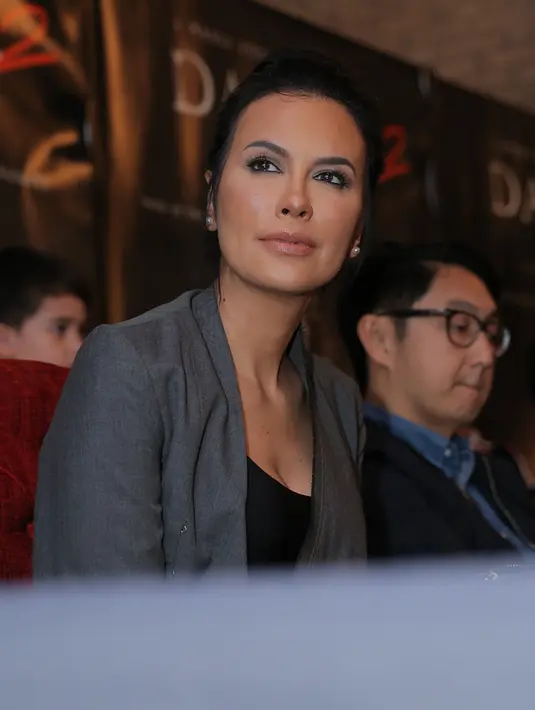 "Sudah jangan lah kita kan, apa ya. This is personal relationship (ini adalah hubungan pribadi) jangan create drama (ciptakan drama) yang ada," ucap Sophia Latjuba dilansir dari Liputan6. (Deki Prayoga/Bintang.com)