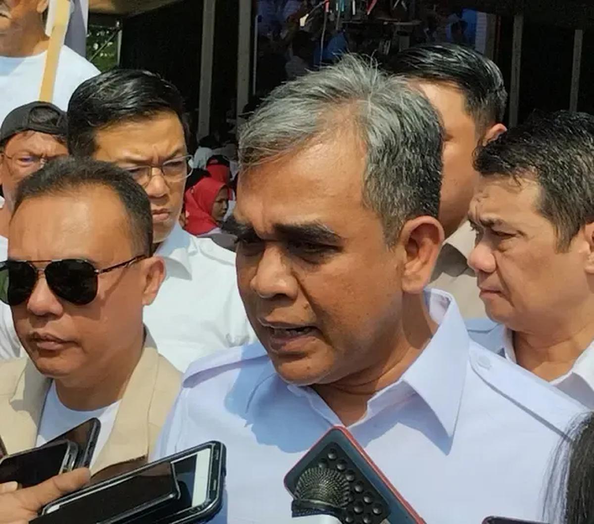 "Rencananya kami akan silahturahmi ke PBB hari Senin di kantor PBB," kata Sekjen Gerindra Ahmad Muzani selepas konsolidasi akbar kader Gerindra di Lapangan Blok S, Jakarta Selatan, Minggu (23/7).