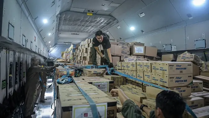 Seskab Teddy: 6 Pesawat TNI AU Kembali Bawa Bantuan ke NTT dan Kalimantan