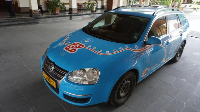 Bule Ganteng Kampanye Mobil Ramah Lingkungan