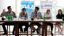 (Kiri ke kanan) dua anggota DPRD DKI Mohamad Sanusi, Abraham Lunggana, moderator, pengamat ekonomi kebijakan publik Ichsanuddin Noorsy, dan Sekjen Fitra Yenny Sucipto, dalam sebuah acara diskusi di  Jakarta, Sabtu (7/3/2015). (Liputan6.com/Helmi Afandi)
