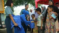 Warga Labuan Bajo Terima Bantuan Sembako dari Jalasenastri