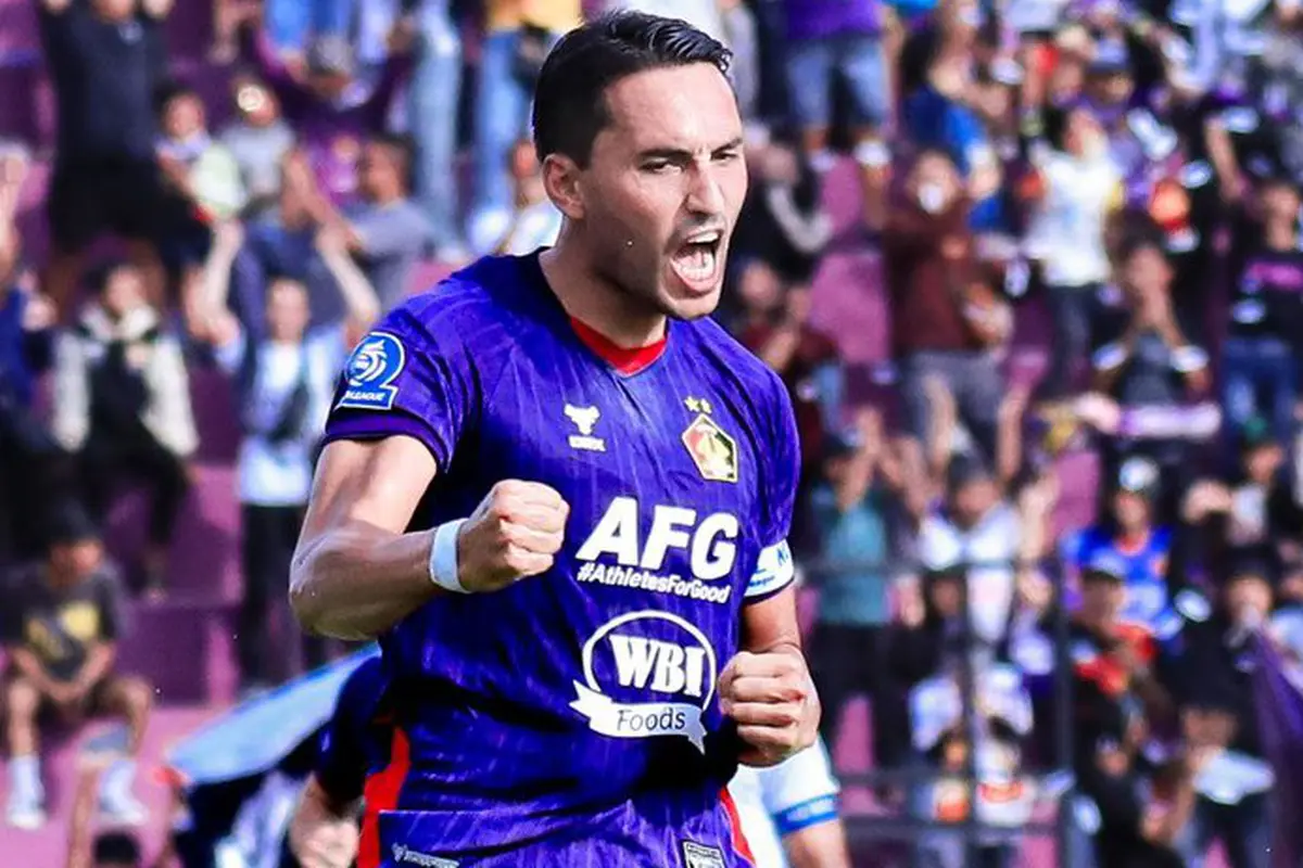 Ezra Walian