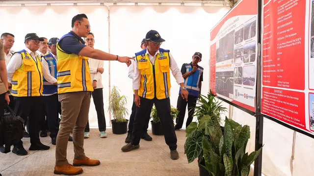 Menko Bidang Infrastruktur dan Pembangunan Kewilayahan, Agus Harimurti Yudhoyono, bersama Menteri Pekerjaan Umum, Dody Hanggodo, meninjau langsung ruas jalan tol Prambanan-Klaten. (Foto: Istimewa)
