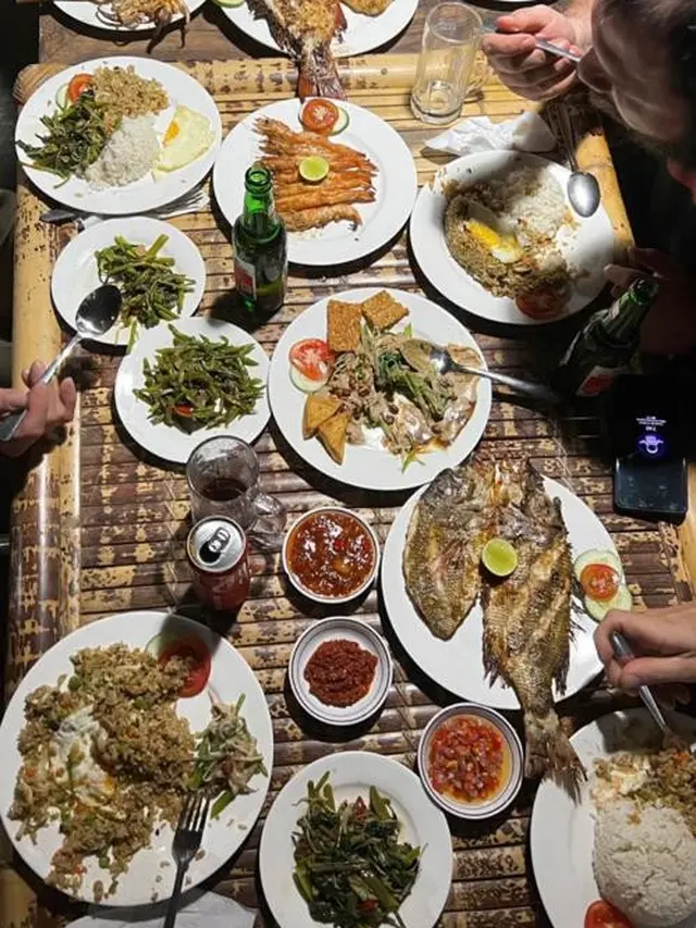 10 Momen Lucu Pembalap MotoGP Melokal di Lombok, Makan Nasi Putih Lauknya Nasi Goreng