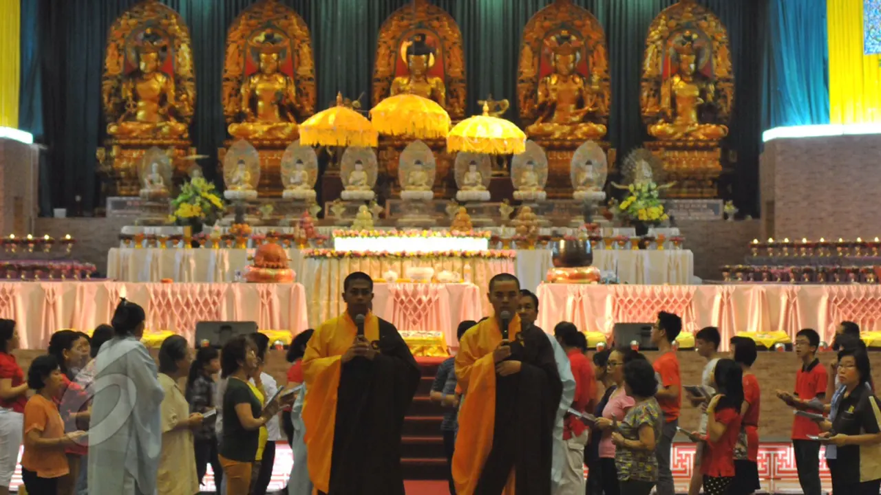 Jelang Waisak, Umat Buddha Gelar Ibadah di Vihara Mahavira Graha