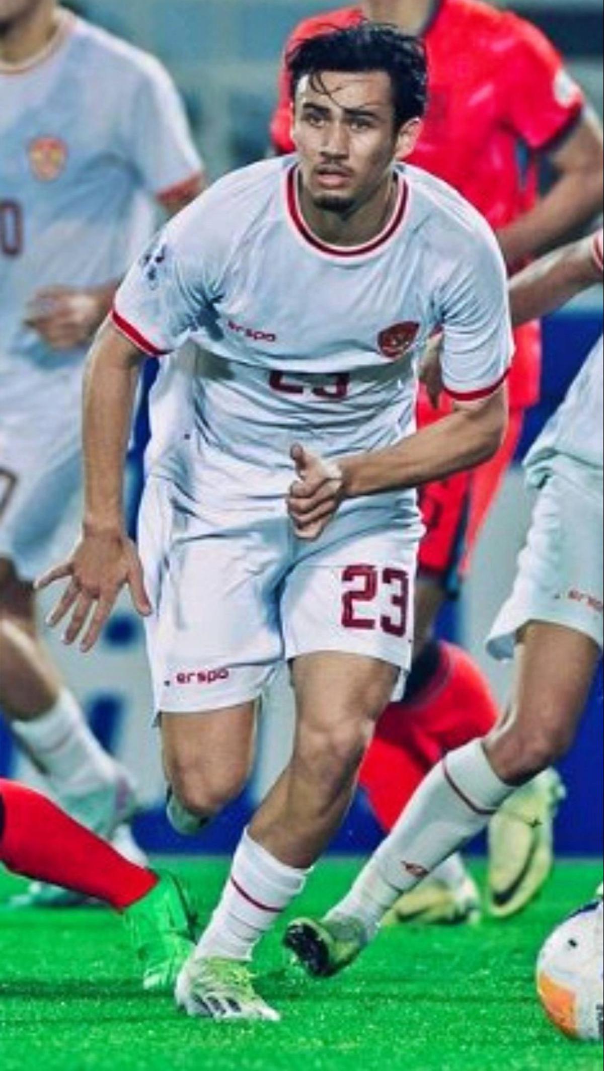 Pada jendela transfer musim panas tahun lalu, Nathan Tjoe-A-On bergabung dengan klub Championship, Swansea City. Ia didatangkan dengan biaya transfer cukup besar senilai 348 ribu euro atau setara Rp 5,2 miliar. Foto: instagram.com/nathantjoeaon<br>