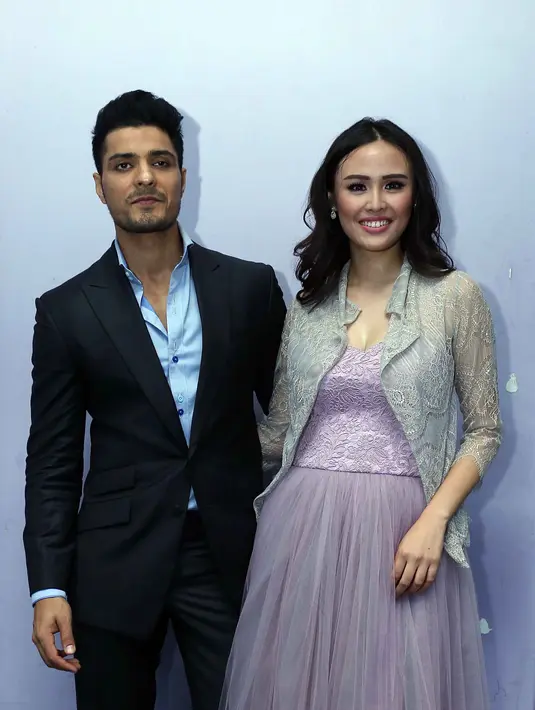 "Acara lamaran di sana (Bandung). Keluarga inti aku dateng. Dia juga. Rencananya nanti kita mau melangsungkan pernikahan di India," jelas Nita Sofiani. (Nurwahyunan/Bintang.com)