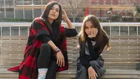 Sang putri, Chloe Lynch kini tumbuh menjadi gadis remaja yang menawan. Tumbuh semakin besar, Melaney pun memperlakukan Chloe layaknya sahabat. Keduanya kerap menikmati waktu bersama, seperti liburan hingga melakukan pemotretan bersama. (Liputan6.com/IG/@melaney_ricardo)