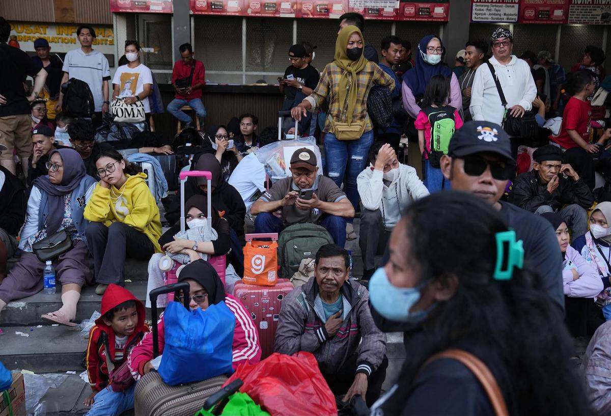 FOTO: Puncak Arus Mudik  di Terminal Kalideres