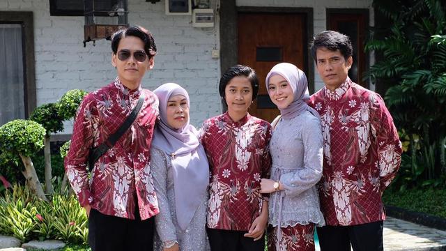 Jarang Tersorot, Ini 6 Momen Kebersamaan Lesty Kejora dan Keluarga