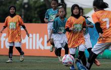 FOTO: Keseruan Murid SD Bermain Bola saat MilkLife Soccer Challenge-Jakarta 2025