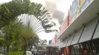 Kebakaran di pusat perbelanjaan Margo City Depok, Kota Depok, Jawa Barat. (www.twitter.com/@PutraArdhana)