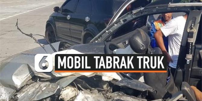 VIDEO: Detik-Detik Mobil Rombongan Polisi Tabrak Truk di Tol Paspro