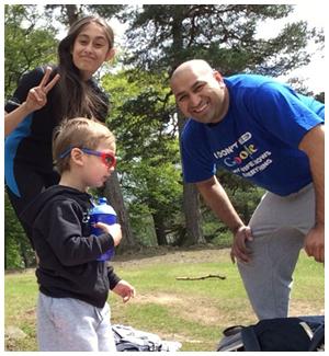 Foto terakhir Wadud bersama keluarganya. | Foto: copyright mirror.co.uk