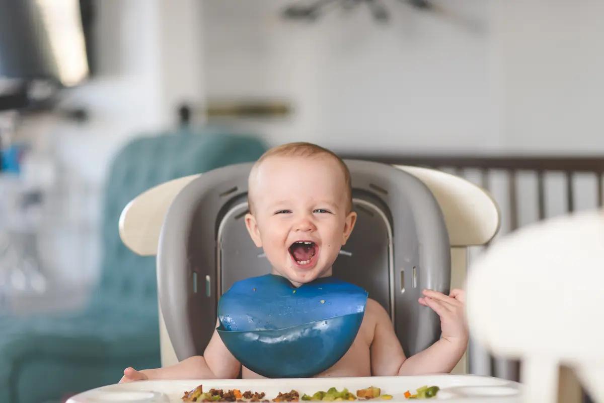 Ilustrasi MPASI pada bayi. Photo by Stephen Andrews on Unsplash
