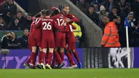Pemain Liverpool merayakan gol yang dicetak Roberto Firmino ke gawang Leicester City pada laga boxing day di King Power Stadium,Jumat (27/12/2019) dini hari WIB (AFP)
