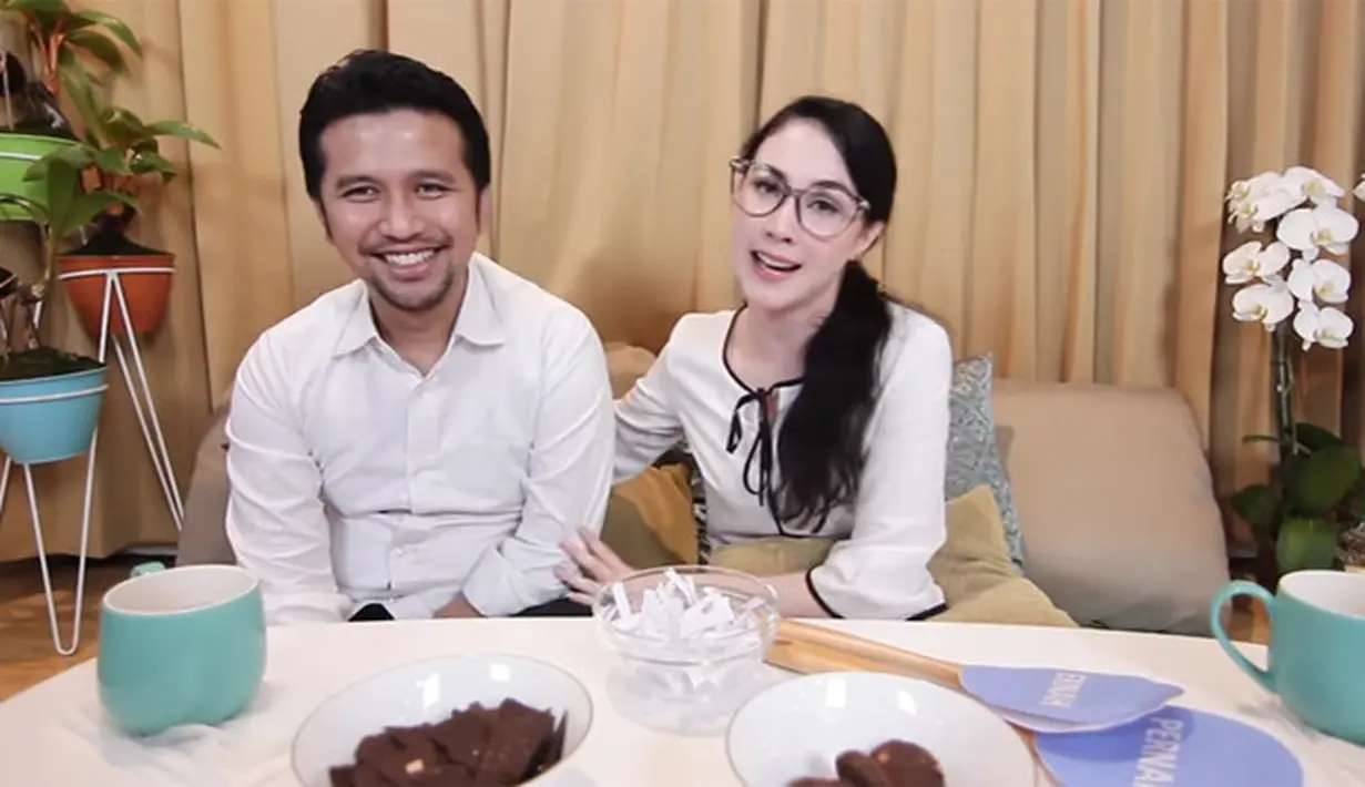 Arumi Bachsin dan Emil Dardak (Youtube/Arumi Bachsin)