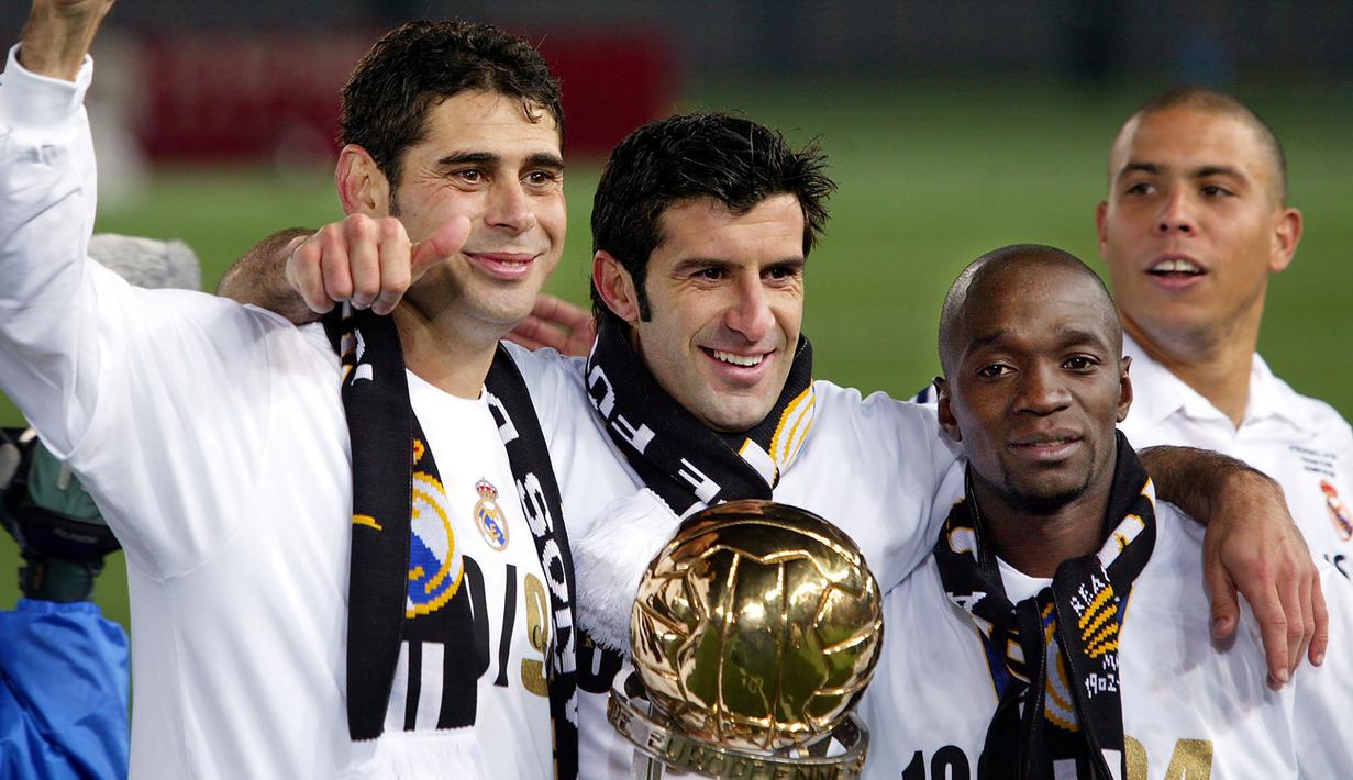 Luis Figo menjadi pemain kedua asal Portugal yang berhasil meraih gelar prestisius bagi pemain sepakbola, Ballon d’Or pada tahun 2000. Figo juga terpilih sebagai pemain terbaik dunia FIFA pertama asal Portugal. (AFP/Toru Yamanaka)