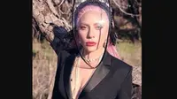 Lady Gaga mengenakan face shield rancangan Rinaldy Yunardi untuk pemotretan Majalah InStyle. (dok. Instagram @rinaldyyunardiofficial/https://www.instagram.com/p/B-vgHNJjRRZ/Dinny Mutiah)