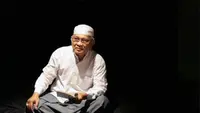 Gus Mus salah satu ulama besar panutan umat. Kata-kata bijaknya menyentuh hati. Jumatmu jadi makin sejuk, deh.