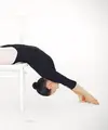 Seated dance flow atau latihan menari dalam posisi duduk hadir sebagai alternatif olahraga yang inklusif, menyenangkan, dan tetap efektif untuk menjaga kebugaran tubuh. Hanya dengan 15 menit, latihan ini sudah mampu memberikan manfaat signifikan bagi tubuh dan pikiran. (foto/dok: freepik/prostooleh)