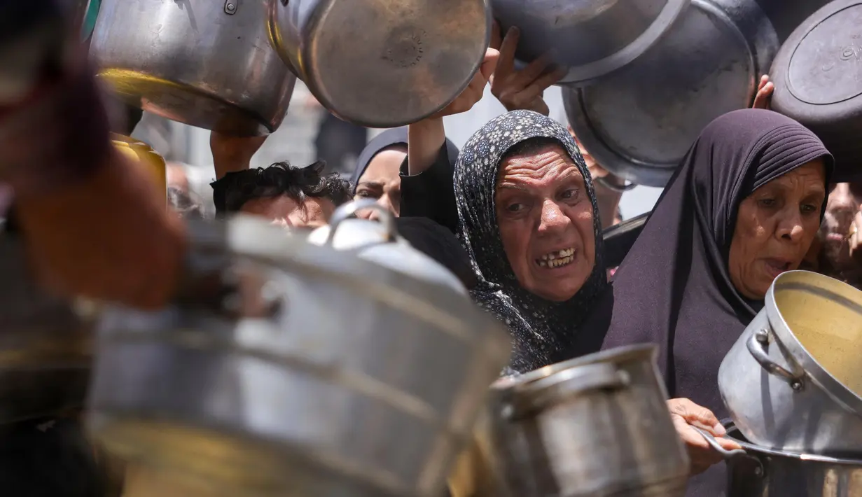 Sebelumnya, Integrated Food Security Phase Classification (IPC)—skala peringatan ketahanan pangan— pada Senin (12/5/2025) mengeluarkan rilis analisis yang mengungkap satu dari lima warga Gaza atau sekitar 500.000 orang, berada di ambang kelaparan. (Bashar TALEB/AFP)