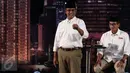Ekspresi Anies Baswedan memaparkan visi misi pada debat perdana Cagub DKI Jakarta di Bidakara, Jakarta, Jumat (13/1). Anies mengatakan pembangunan daerah pinggir kali bukan dengan menggusur warga begitu saja. (Liputan6.com/Faizal Fanani)