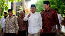 Tokoh senior PAN Amien Rais (kiri) dan Ketum Partai Gerindra, Prabowo Subianto saat tiba untuk menghadiri acara pelantikan pengurus pusat Partai Gerindra di kantor DPP Partai Gerindra, Jakarta, Rabu (8/4/2015). (Liputan6.com/Yoppy Renato)