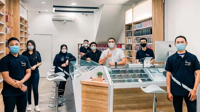 Randy Permana berhasil bisnis handphone di masa pandemi/dok.  Randy Permana