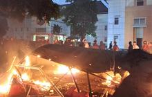 Demo Ricuh di Yogyakarta, Mobil Sedan Dibakar