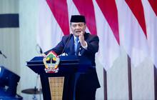 Gaya Kocak Gubernur Jateng Ahmad Luthfi Pakai Peci Miring Mau Pidato, Ngaku Marahi Sopir karena Dikira Salah Kantor