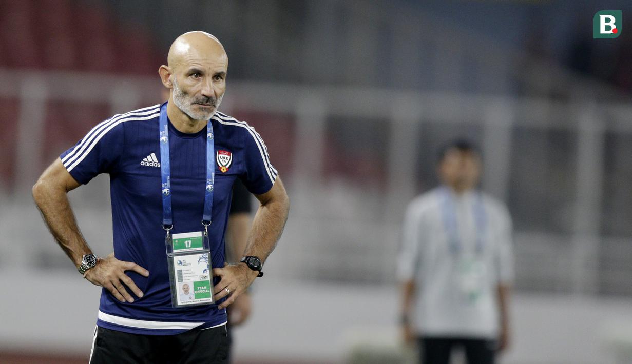 Pelatih Uni Emirat Arab (UEA), Ludovic Batelli, saat melawan Indonesia pada laga AFC di SUGBK, Jakarta, Rabu (24/10/2018). Indonesia menang 1-0 atas UEA. (Bola.com/M Iqbal Ichsan)