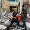 Anggota Tim SAR gabungan mengevakuasi korban terdampak gempa bumi berkekuatan magnitudo 7,7 di Maumere, Nusa Tenggara Timur, Sabtu, 15 Agustus 2026. (Basarnas)