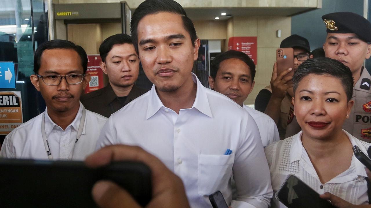 VIDEO: Full Senyum, Detik-Detik Kaesang Tampil Necis Datangi KPK Usai Heboh Jet Pribadi