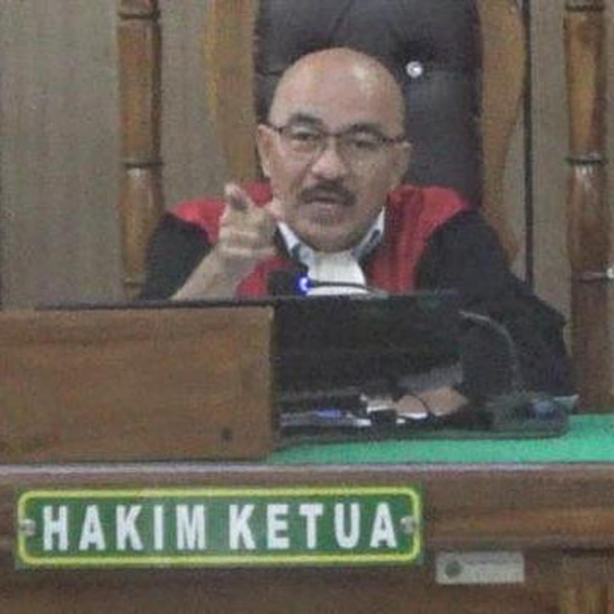 Profil Khamozaro Waruwu, Hakim yang Rumahnya Terbakar saat Tangani Kasus Korupsi di Medan