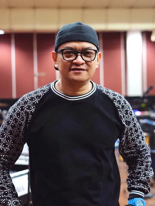 Ditemui Bintang.com di Rossi Musik, Fatmawati, Jakarta Selatan, Kamis (11/2/2016), Hedy Yunus mengatakan latihan tiap hari. Dan menyempurnakan yang sudah dilatih selama sebulan. (Dezmond Manullang/Bintang.com)