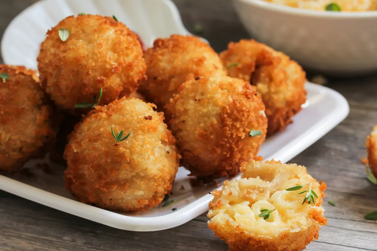 Bola Makaroni Keju