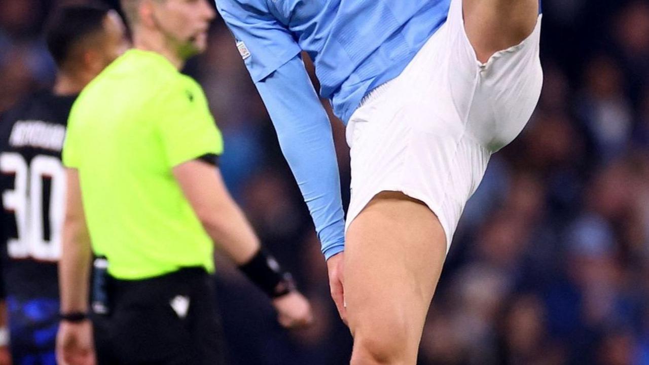 Pertandingan yang berlangsung di Etihad Stadium pada Kamis (7/3/2024) dini hari ini telah melahirkan empat gol pada babak pertama. Foto: REUTERS / Carl Recine