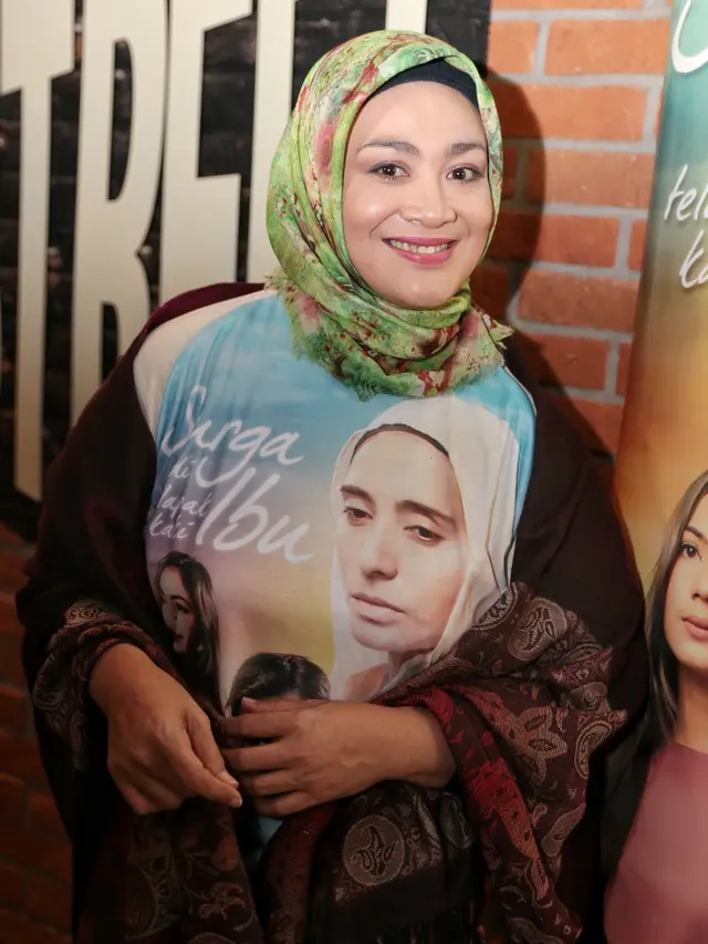 [Bintang] Dewi Hughes