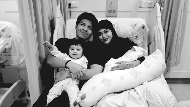 Potret Azura dan Keluarga (Instagram/@attahalilintar)