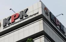 Geledah kantor DPRD Riau, KPK sita dua kopor dokumen