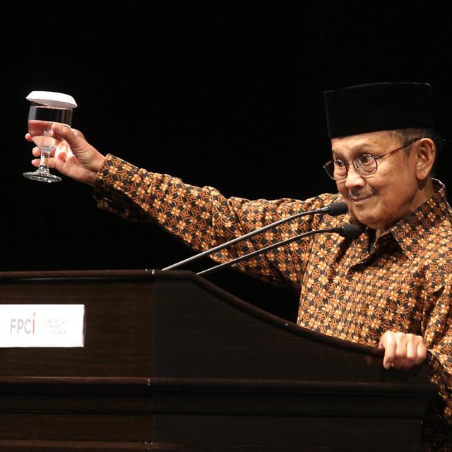 Biografi Singkat Bj Habibie Presiden Republik Indonesia Ke 3 Hot Liputan6 Com
